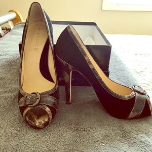 Black suede snake skin like 3 inch heels